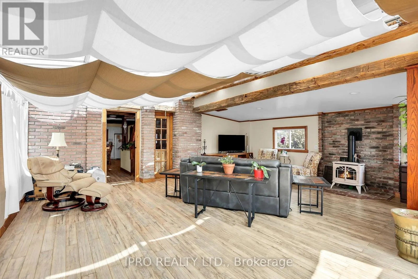 1027 NIAGARA STONE ROAD
