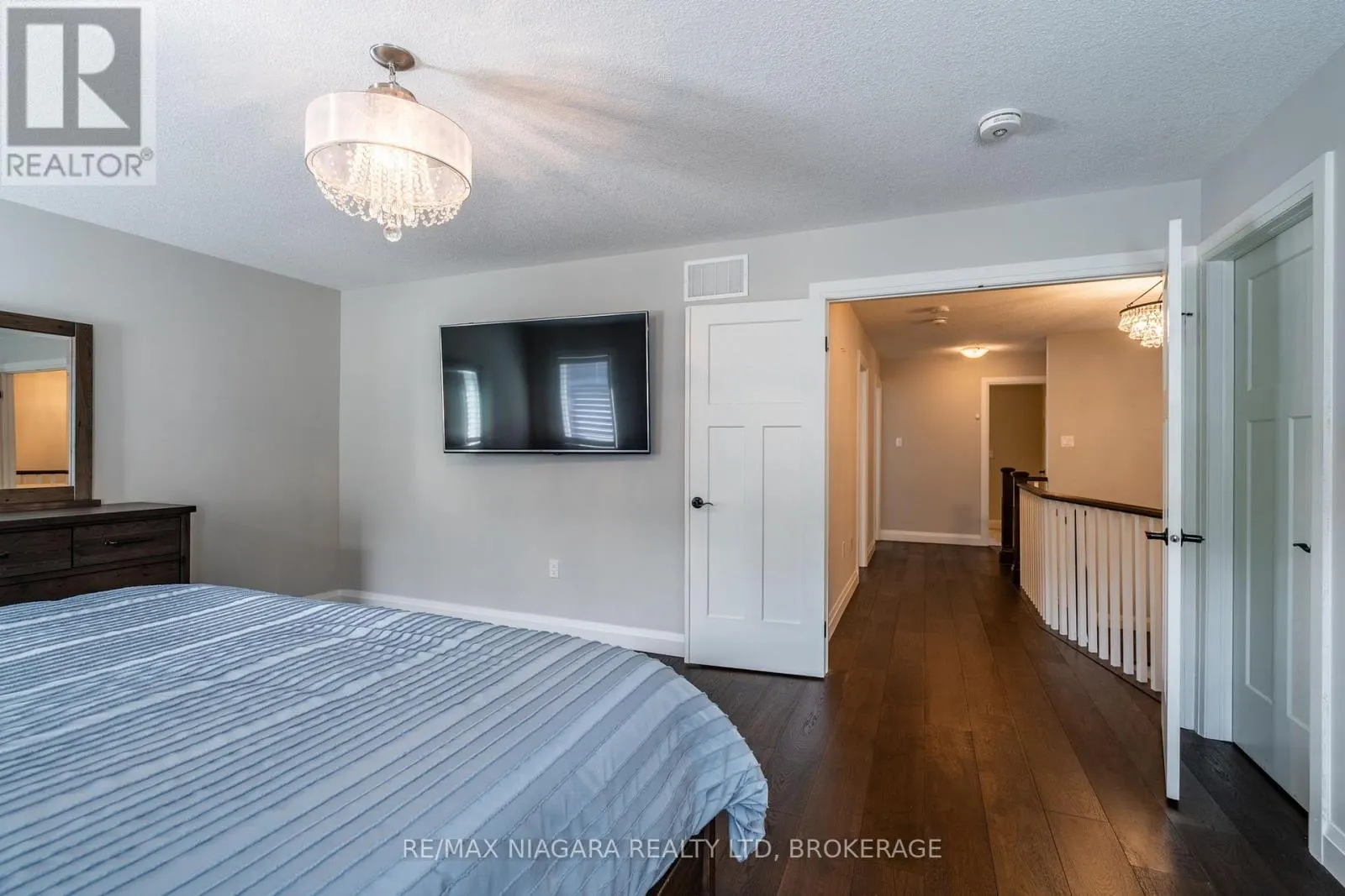 16 - 270 MAIN STREET W, #16