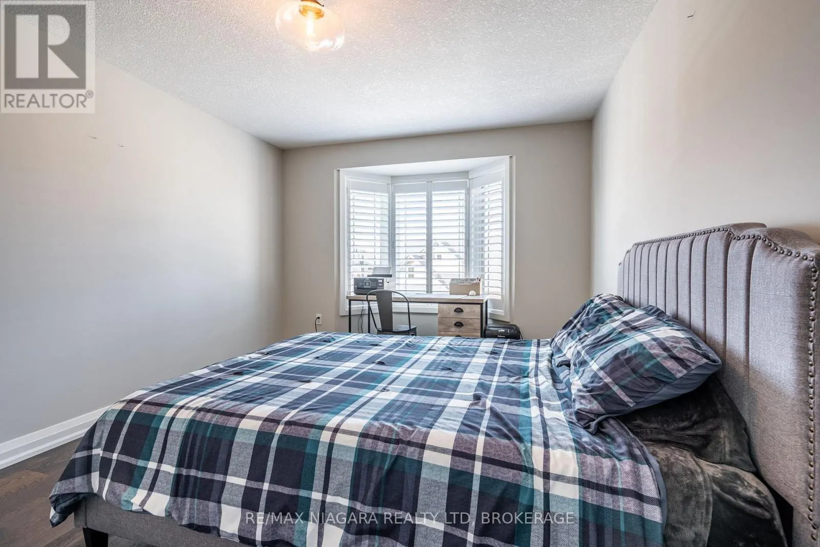 16 - 270 MAIN STREET W, #16
