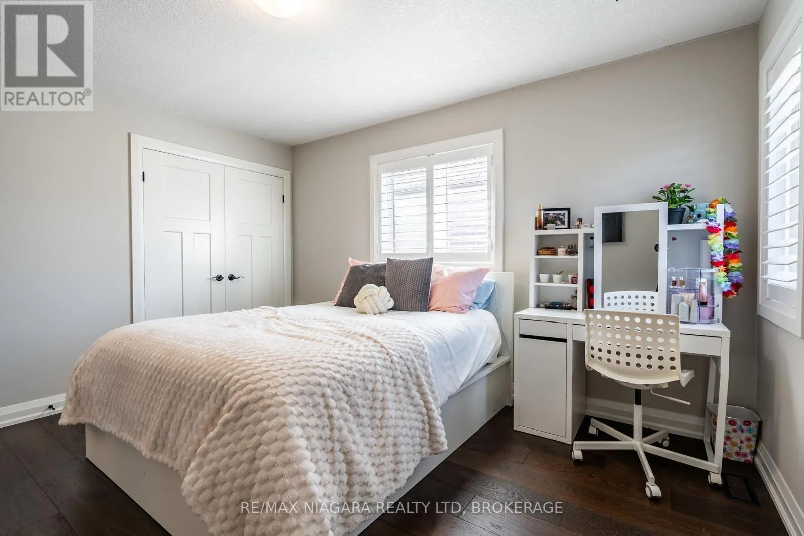 16 - 270 MAIN STREET W, #16