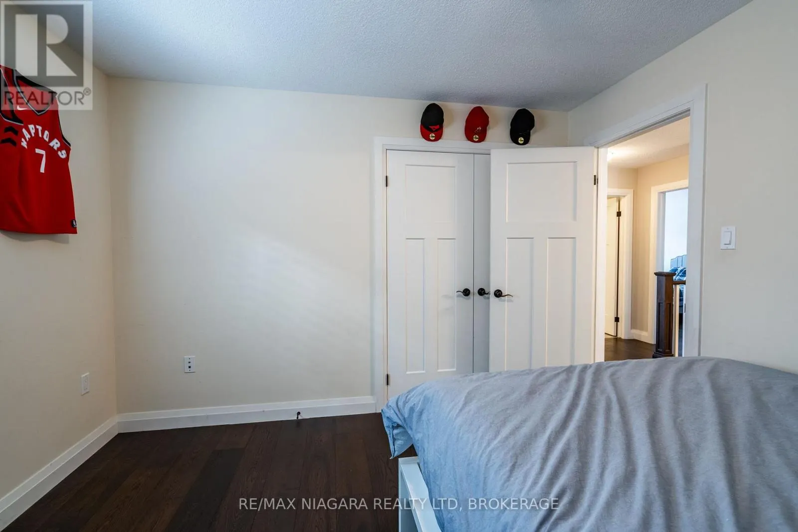 16 - 270 MAIN STREET W, #16