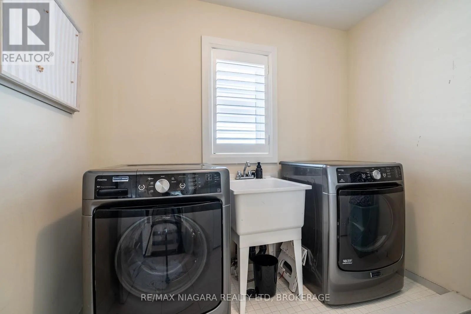 16 - 270 MAIN STREET W, #16