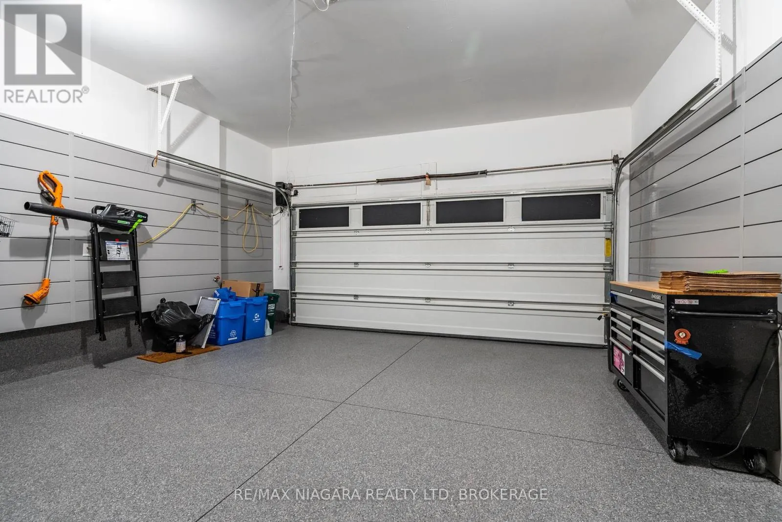 16 - 270 MAIN STREET W, #16