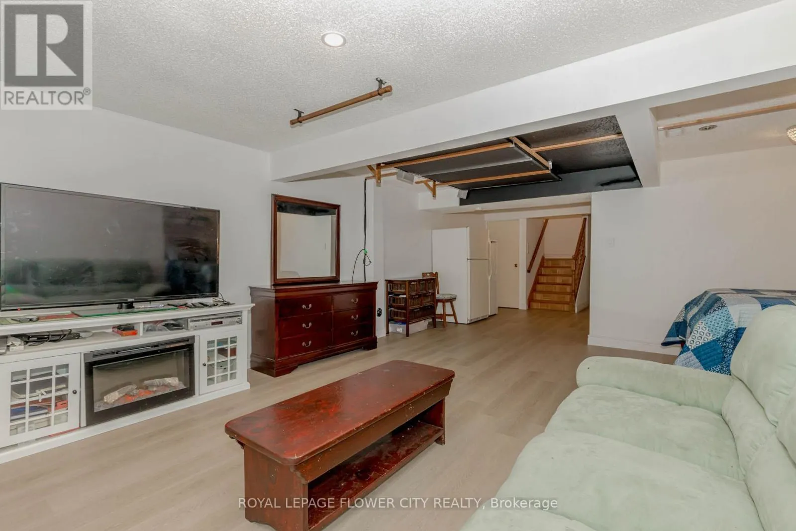 4 - 523 BEECHWOOD DRIVE