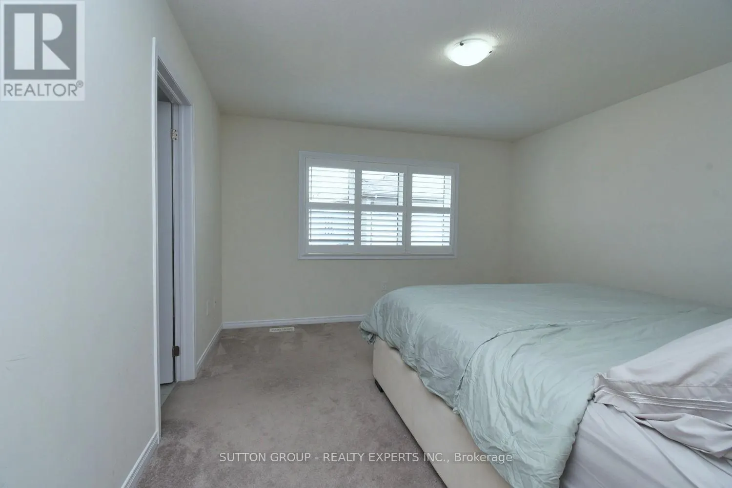 52 MACLACHLAN AVENUE
