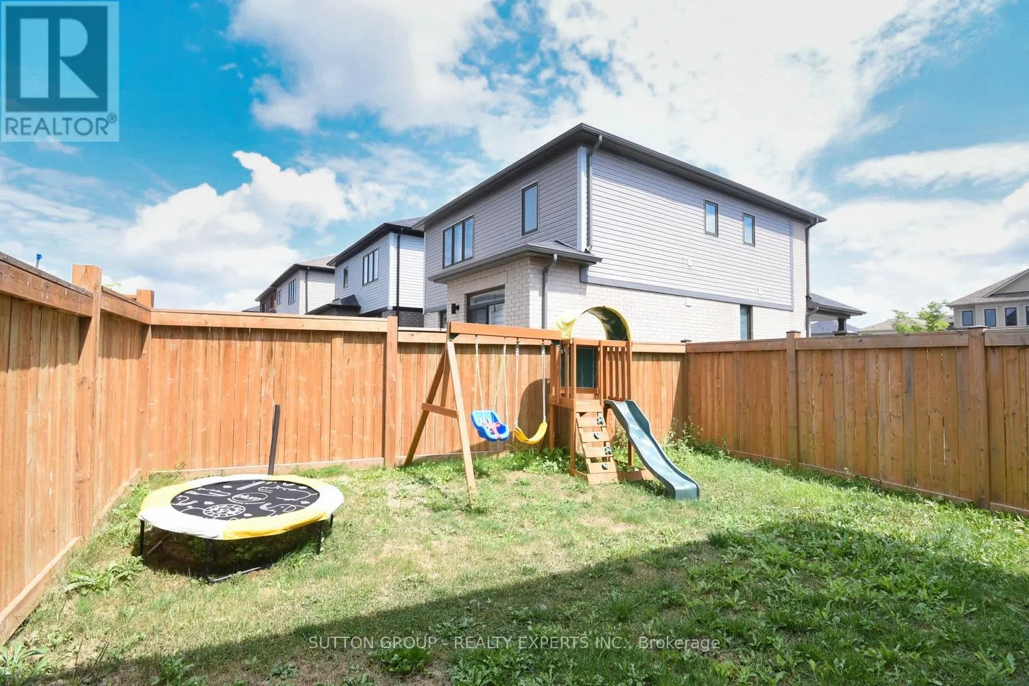 52 MACLACHLAN AVENUE