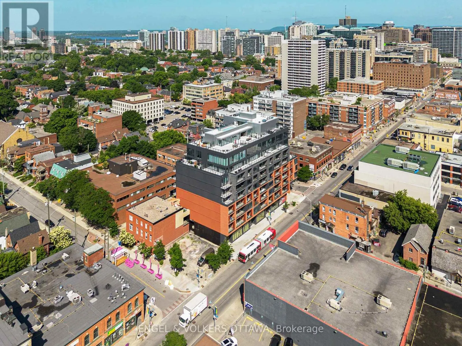 211 - 10 JAMES STREET