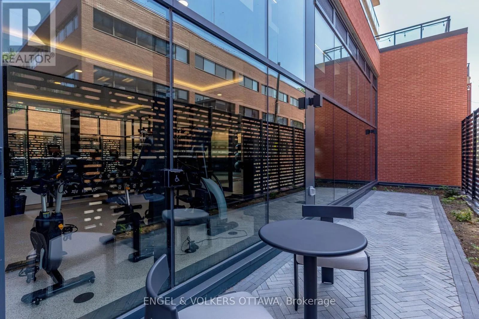 709 - 10 JAMES STREET