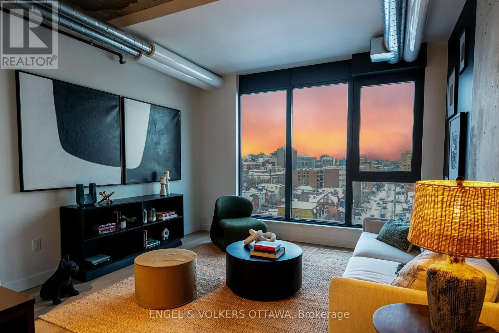 709 - 10 JAMES STREET