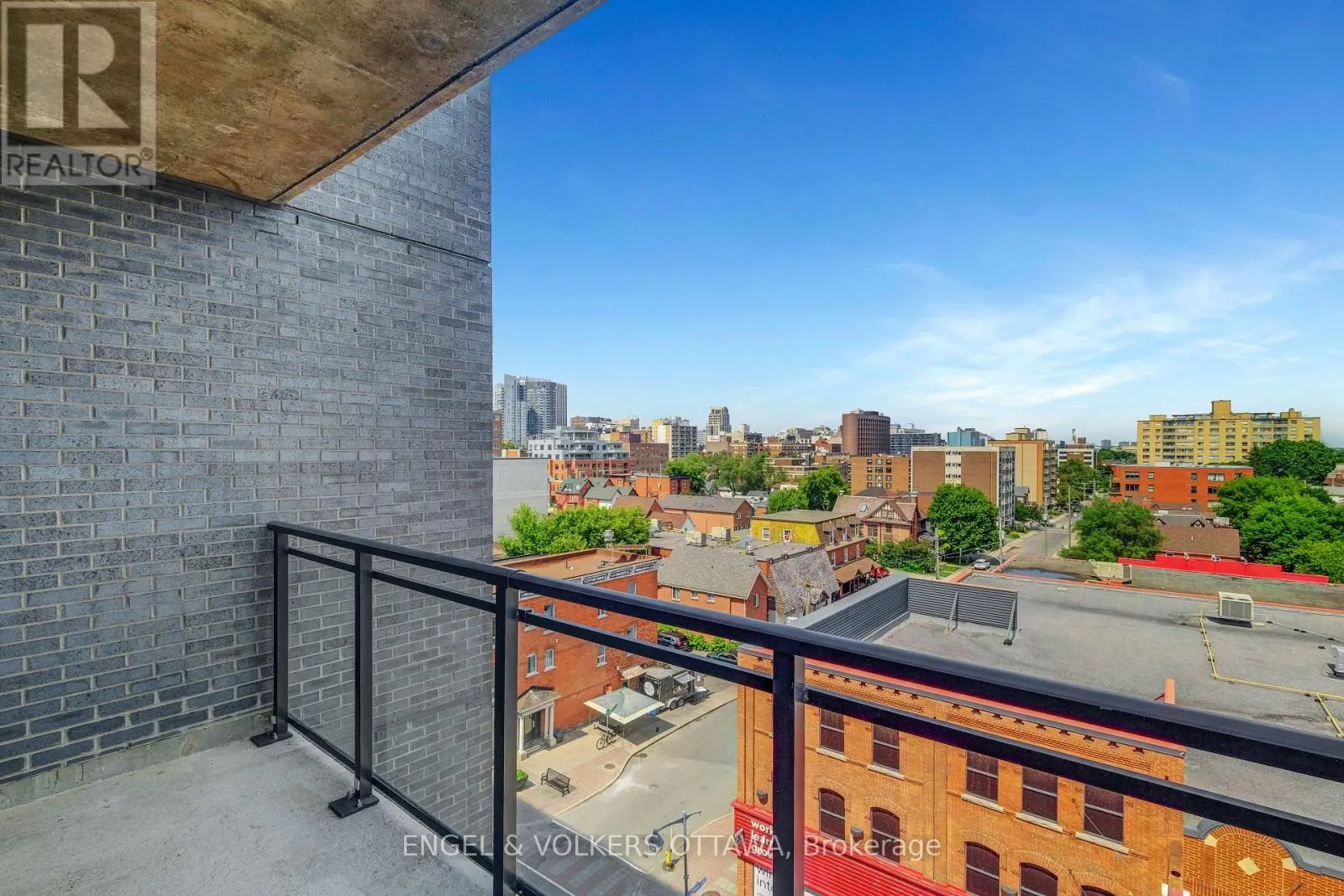 613 - 10 JAMES STREET