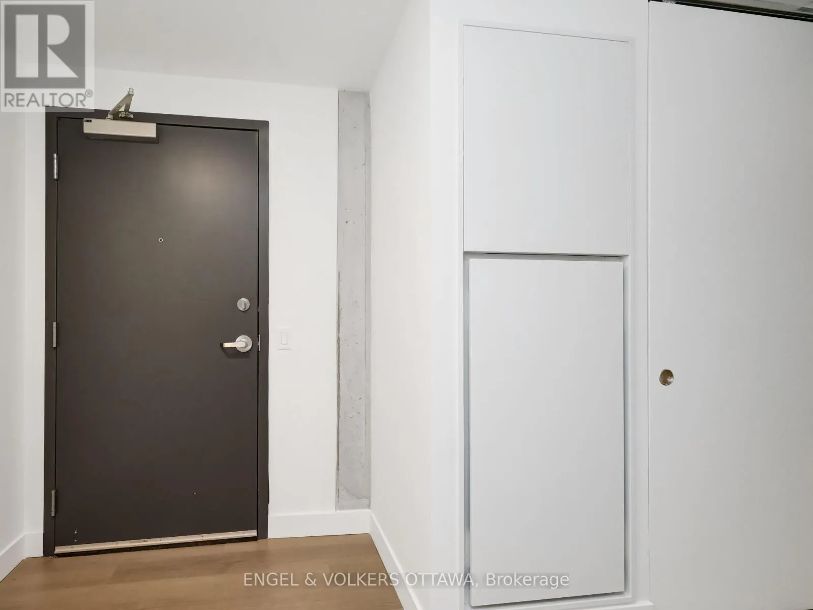 613 - 10 JAMES STREET