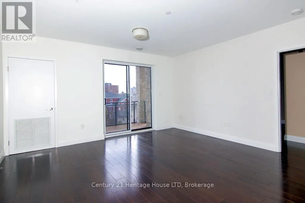404 - 26 WELLINGTON STREET, #404