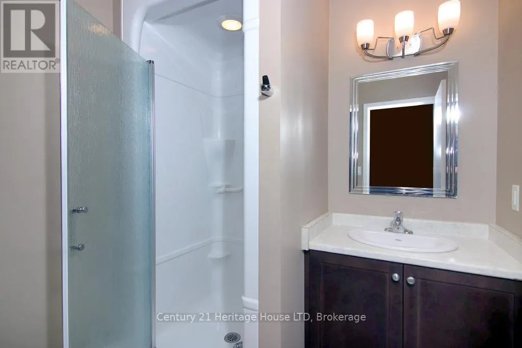 404 - 26 WELLINGTON STREET, #404