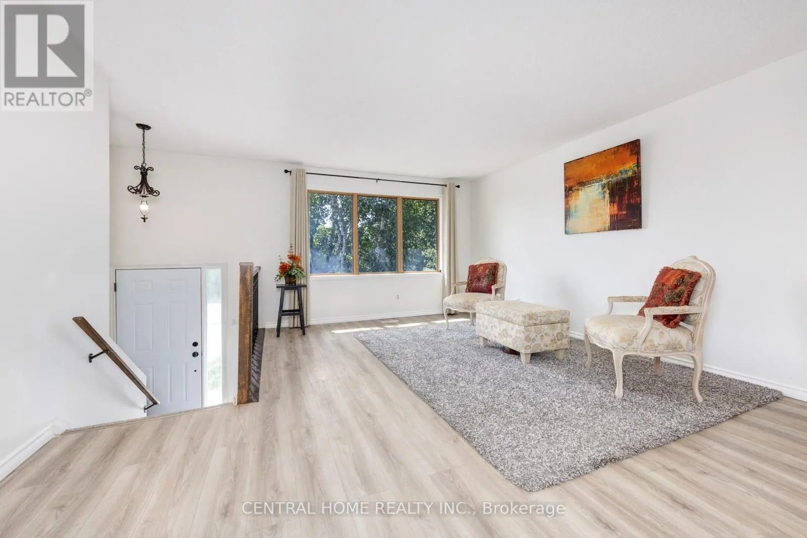92 PINEMEADOW CRESCENT