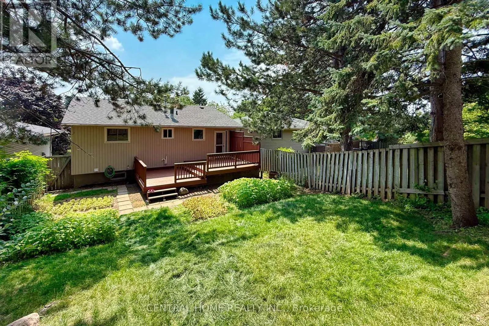 92 PINEMEADOW CRESCENT