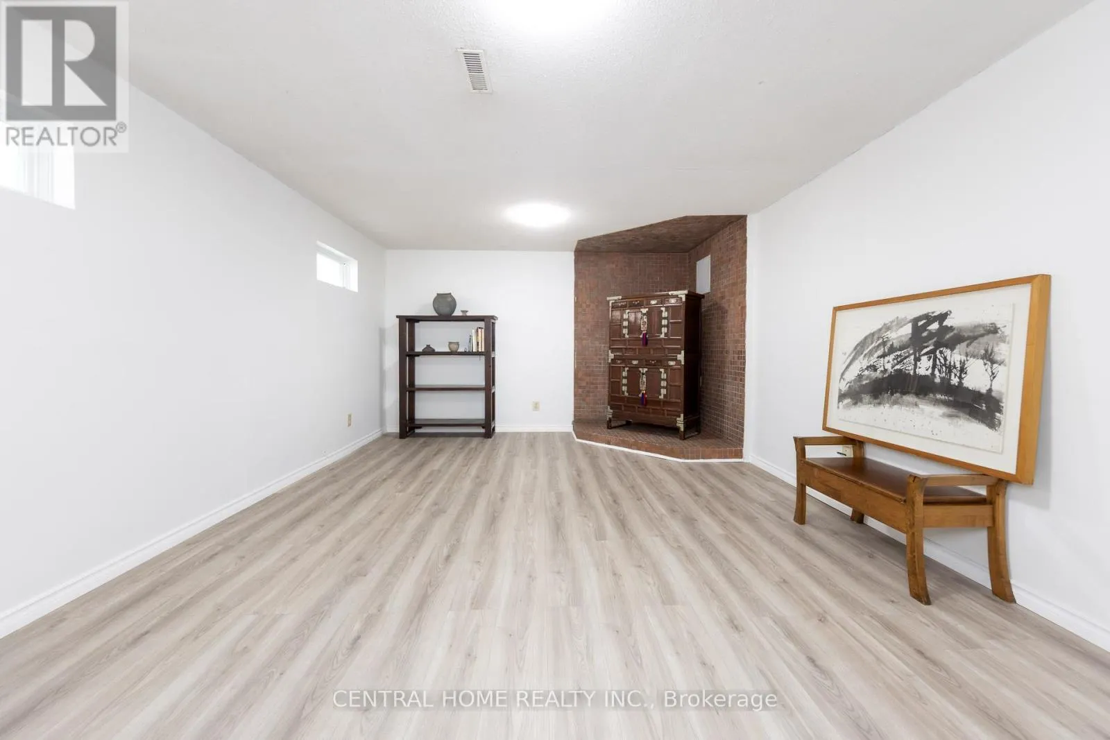 92 PINEMEADOW CRESCENT