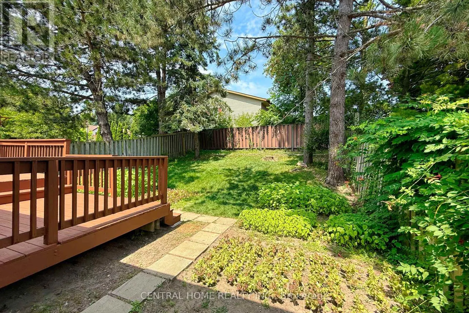 92 PINEMEADOW CRESCENT