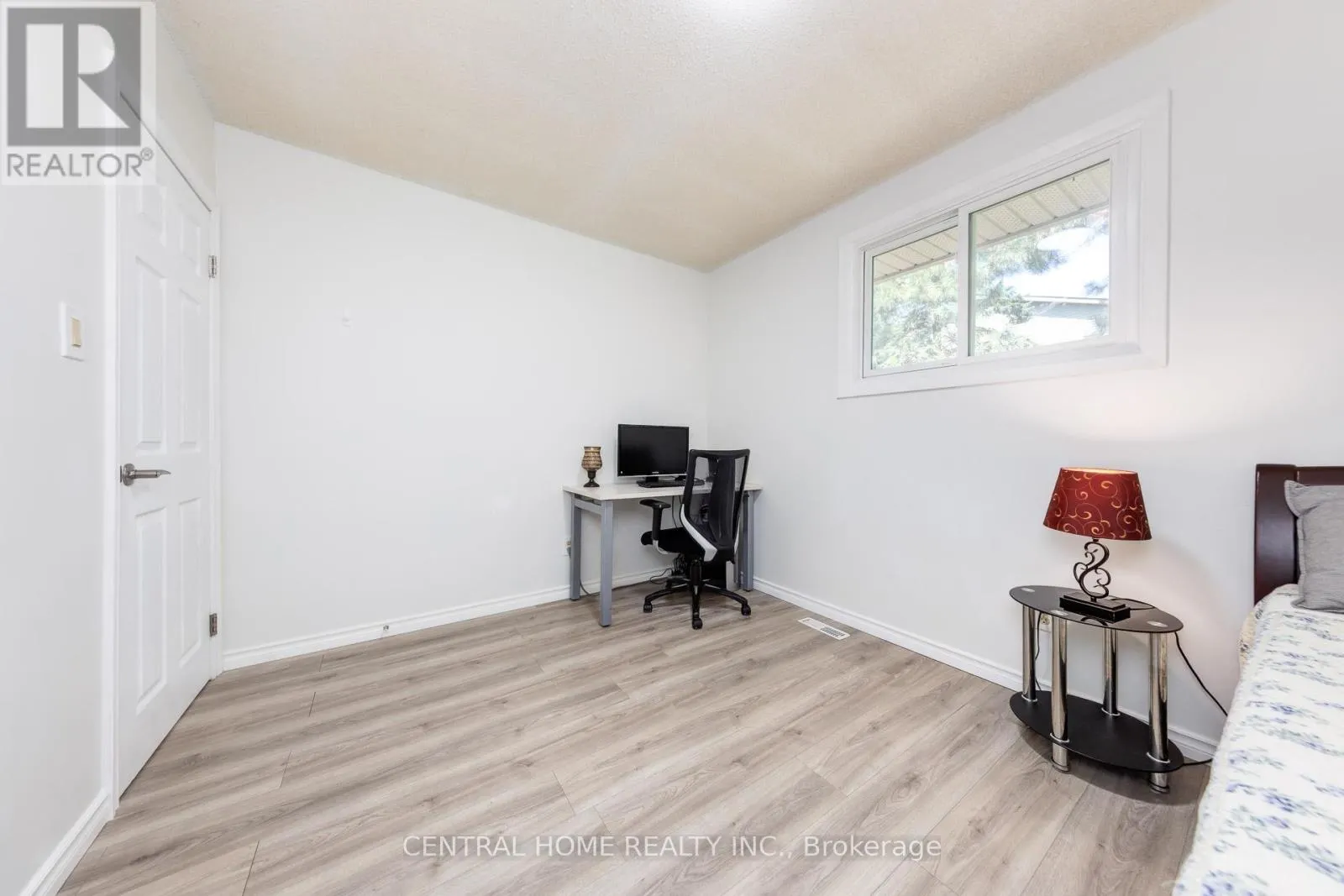 92 PINEMEADOW CRESCENT