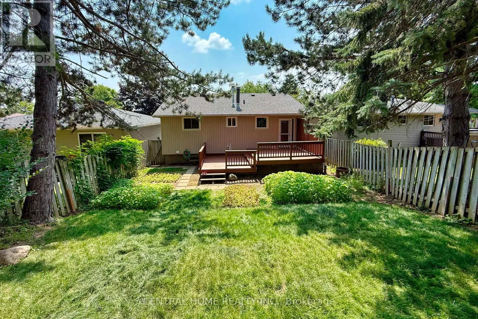 92 PINEMEADOW CRESCENT