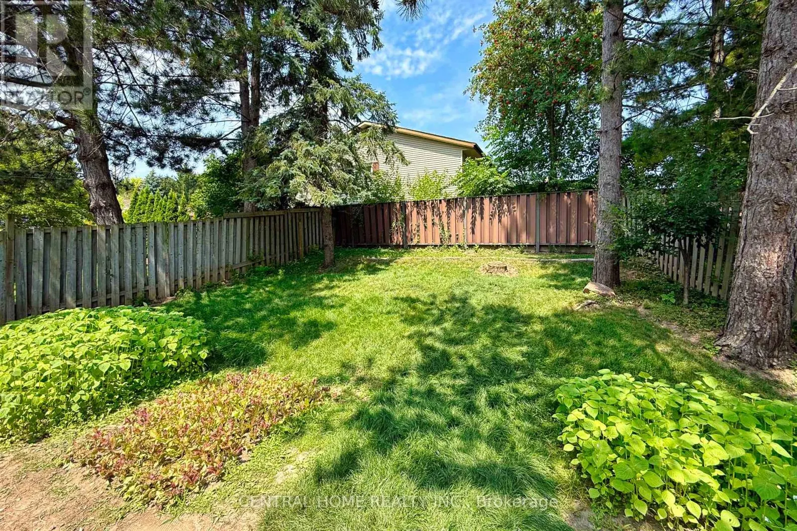 92 PINEMEADOW CRESCENT