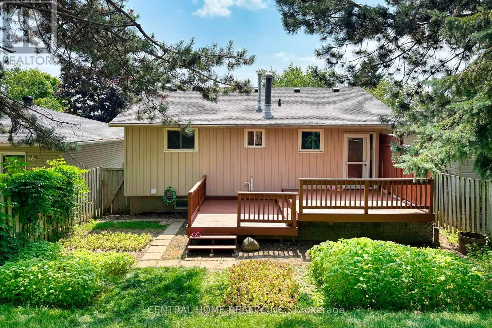 92 PINEMEADOW CRESCENT