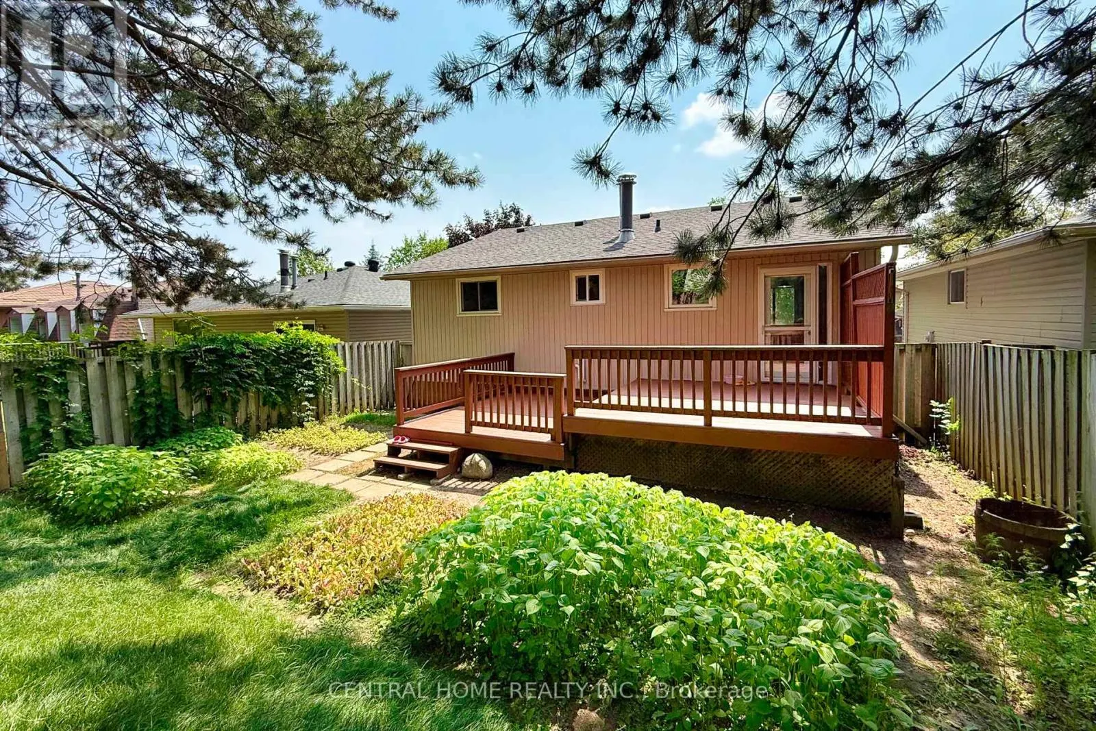92 PINEMEADOW CRESCENT