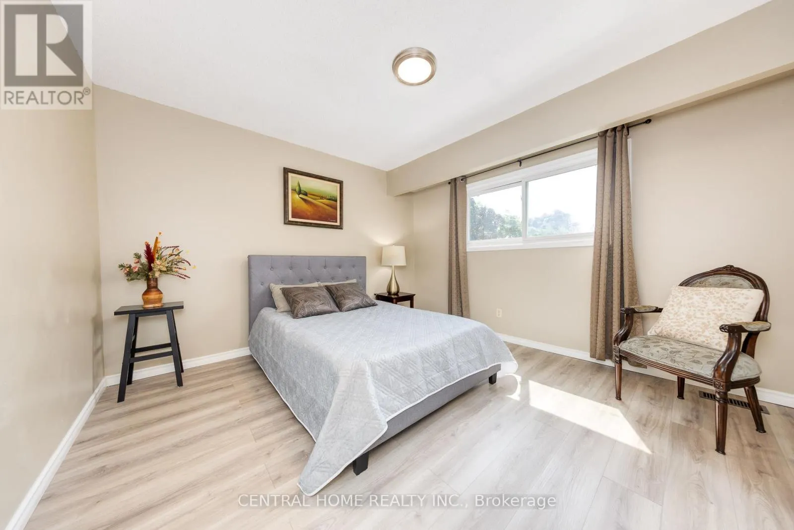 92 PINEMEADOW CRESCENT