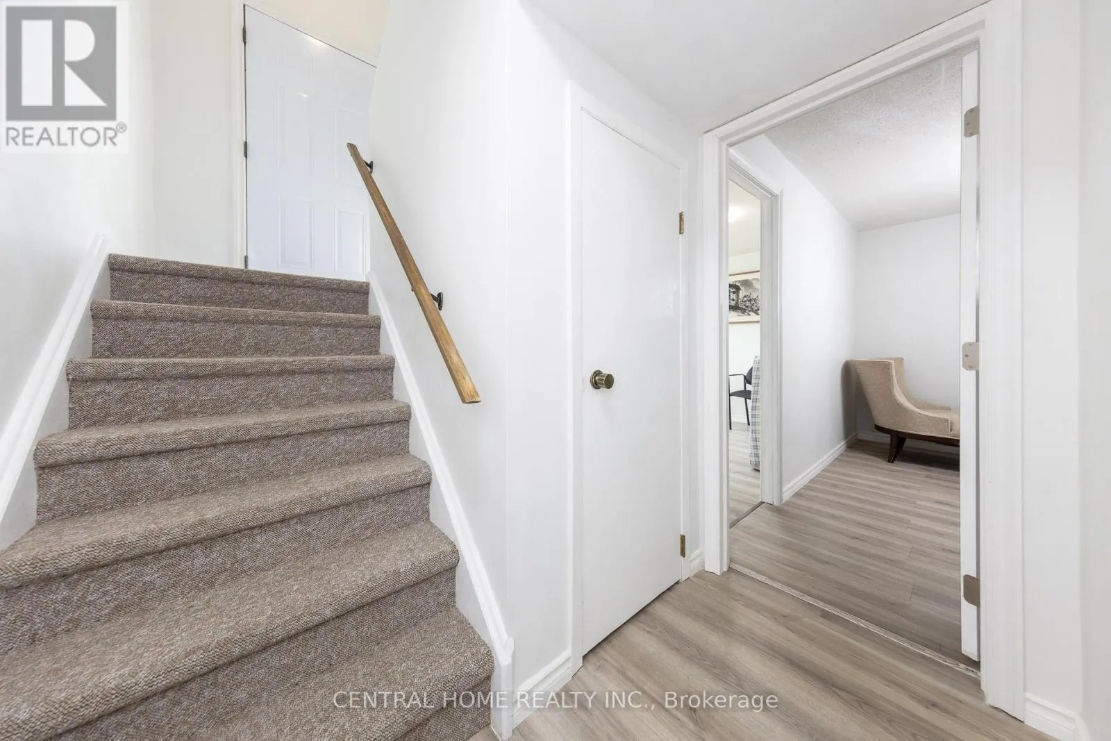 92 PINEMEADOW CRESCENT