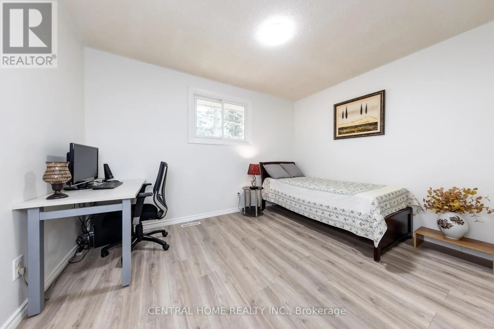 92 PINEMEADOW CRESCENT