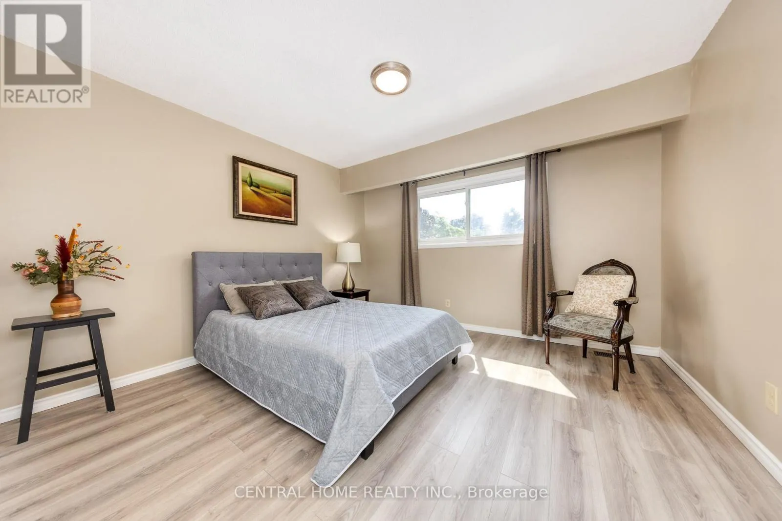 92 PINEMEADOW CRESCENT