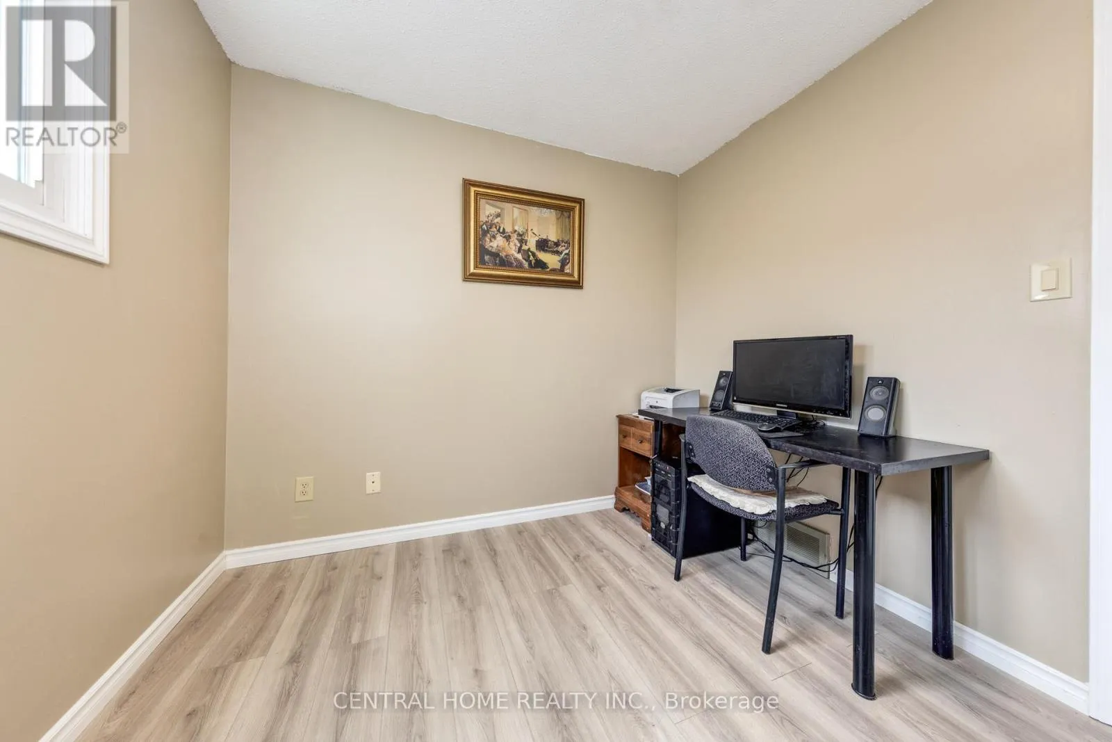 92 PINEMEADOW CRESCENT