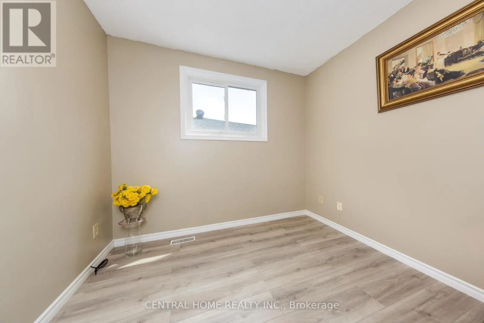 92 PINEMEADOW CRESCENT