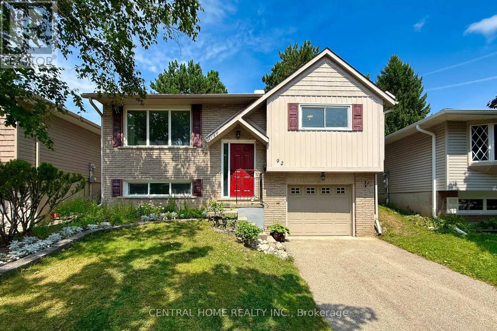 92 PINEMEADOW CRESCENT