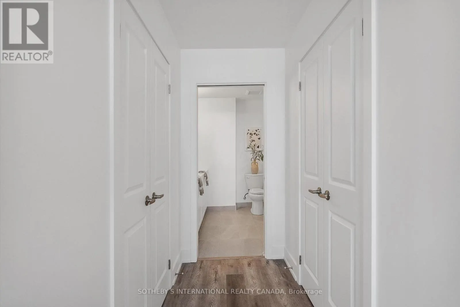 208 - 19B WEST STREET N