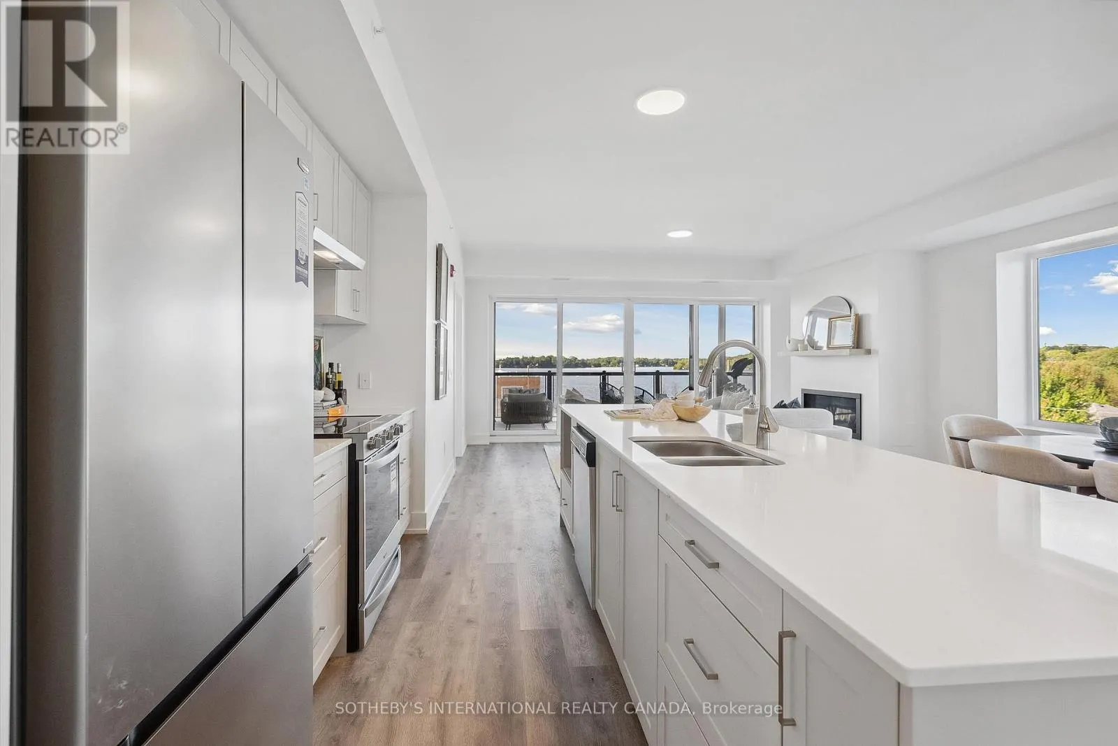 208 - 19B WEST STREET N