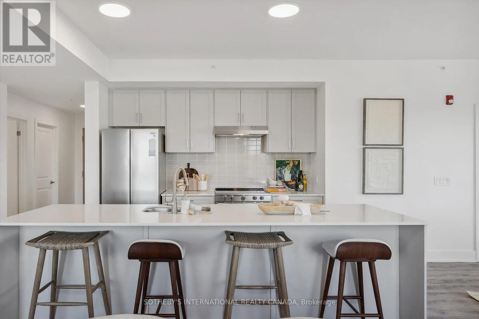 308 - 19B WEST STREET N