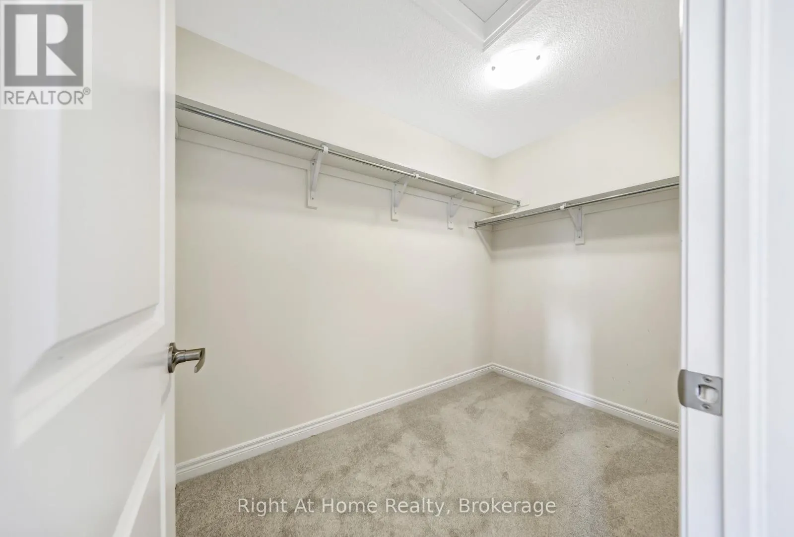 226 BROADACRE DRIVE