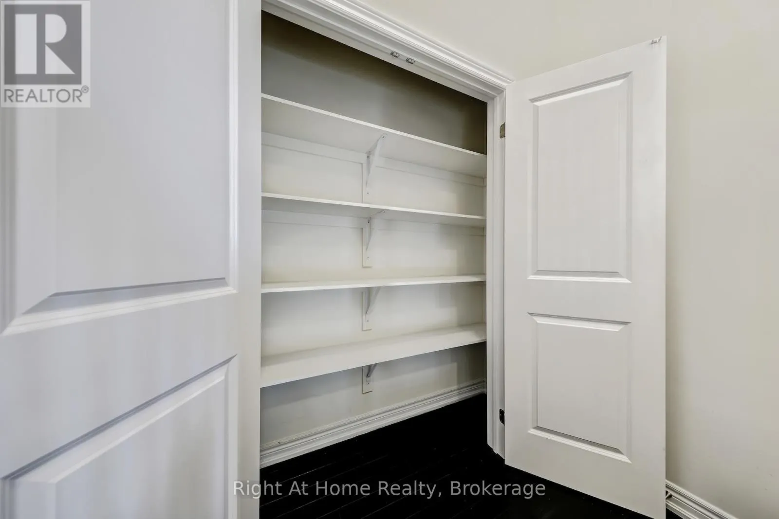 226 BROADACRE DRIVE