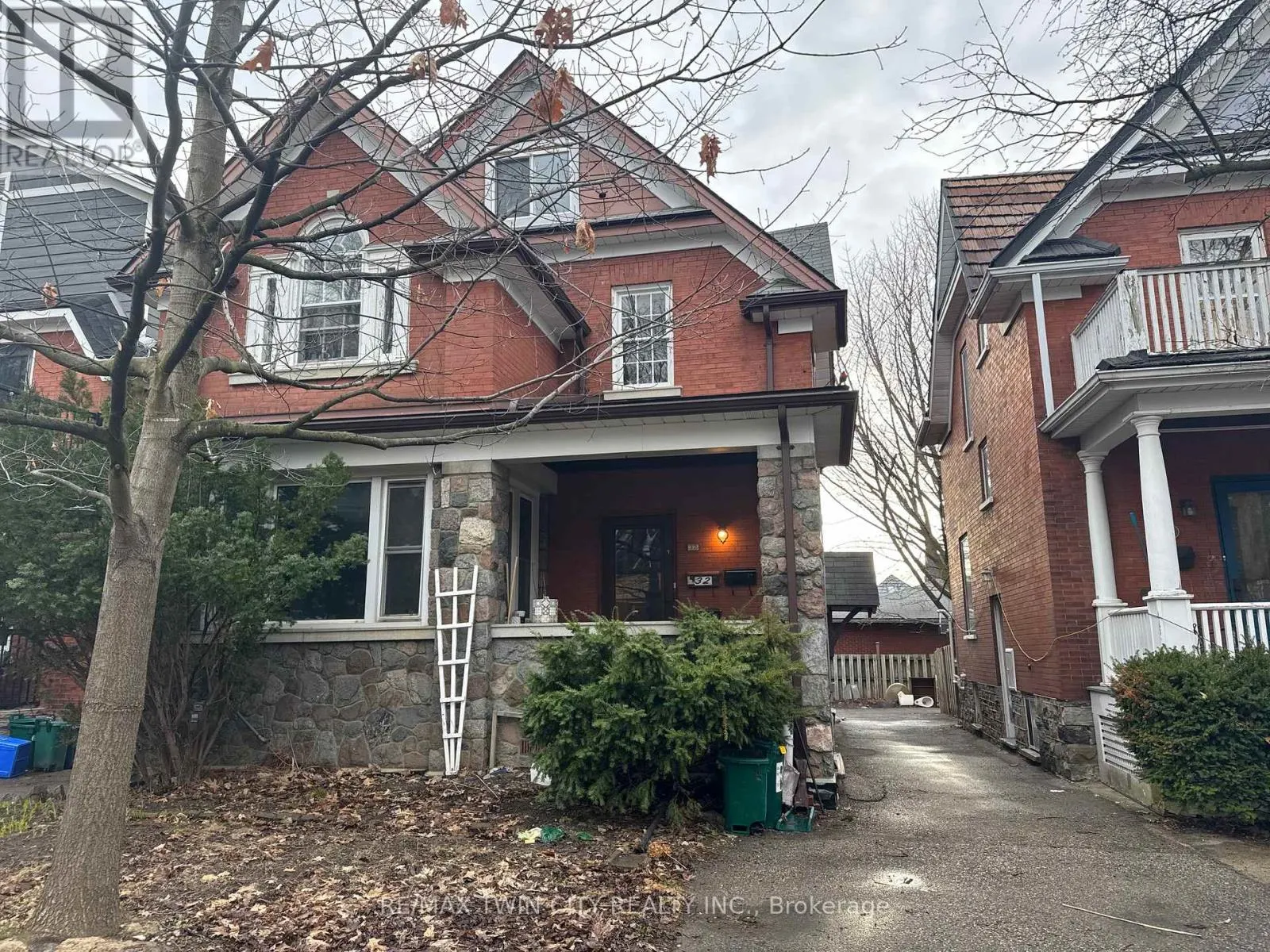 32 SIMEON STREET