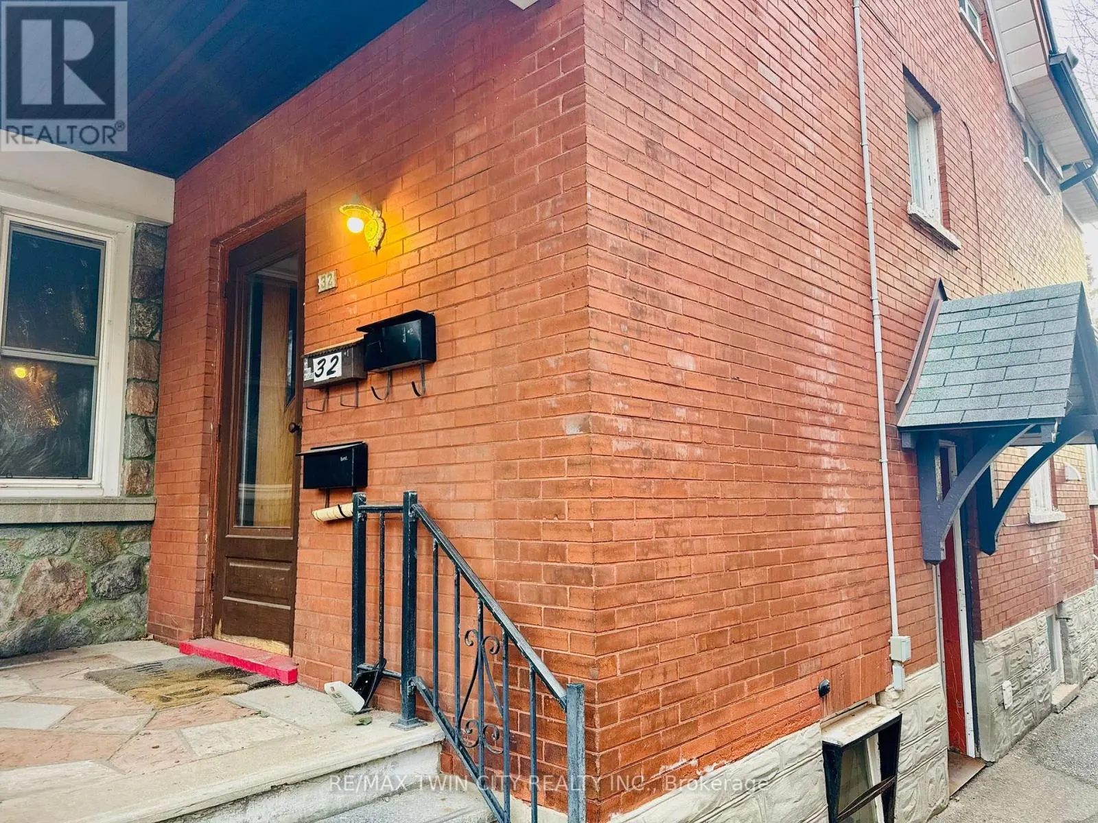 32 SIMEON STREET