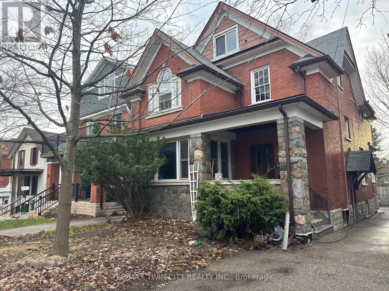 32 SIMEON STREET