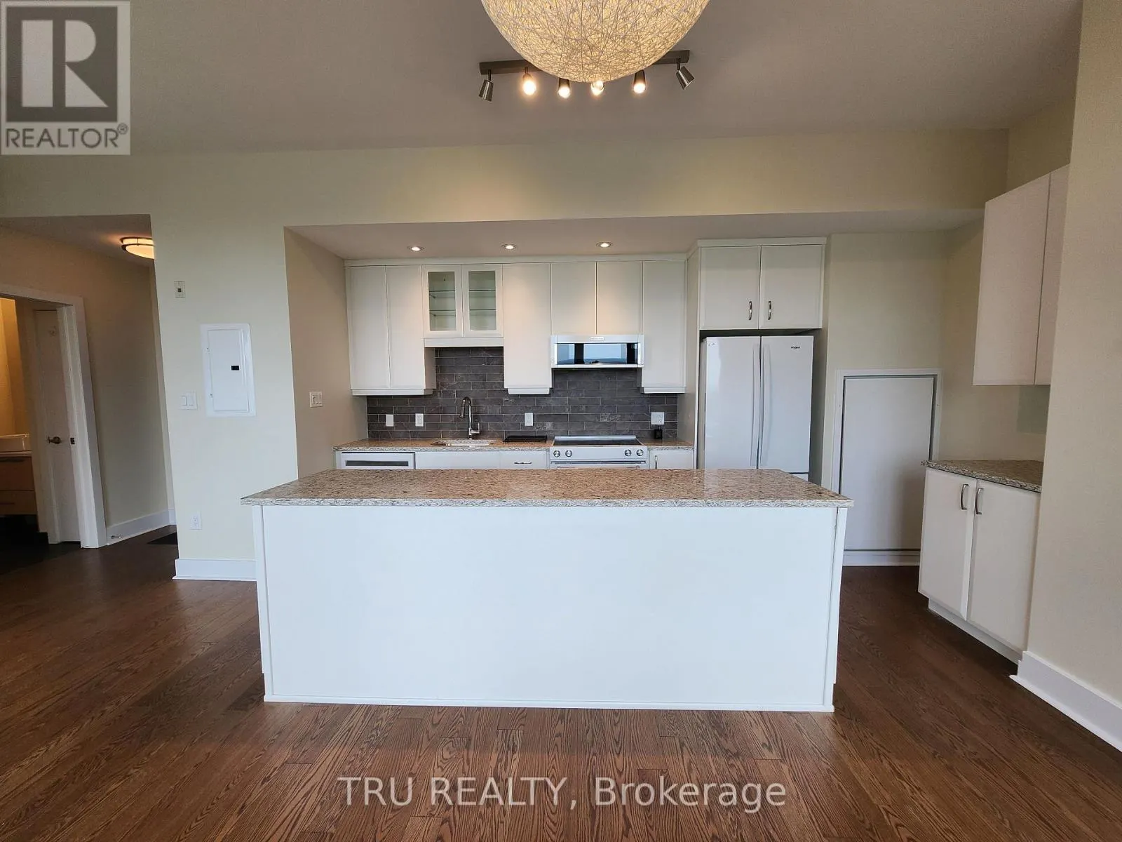 609 - 101 RICHMOND ROAD