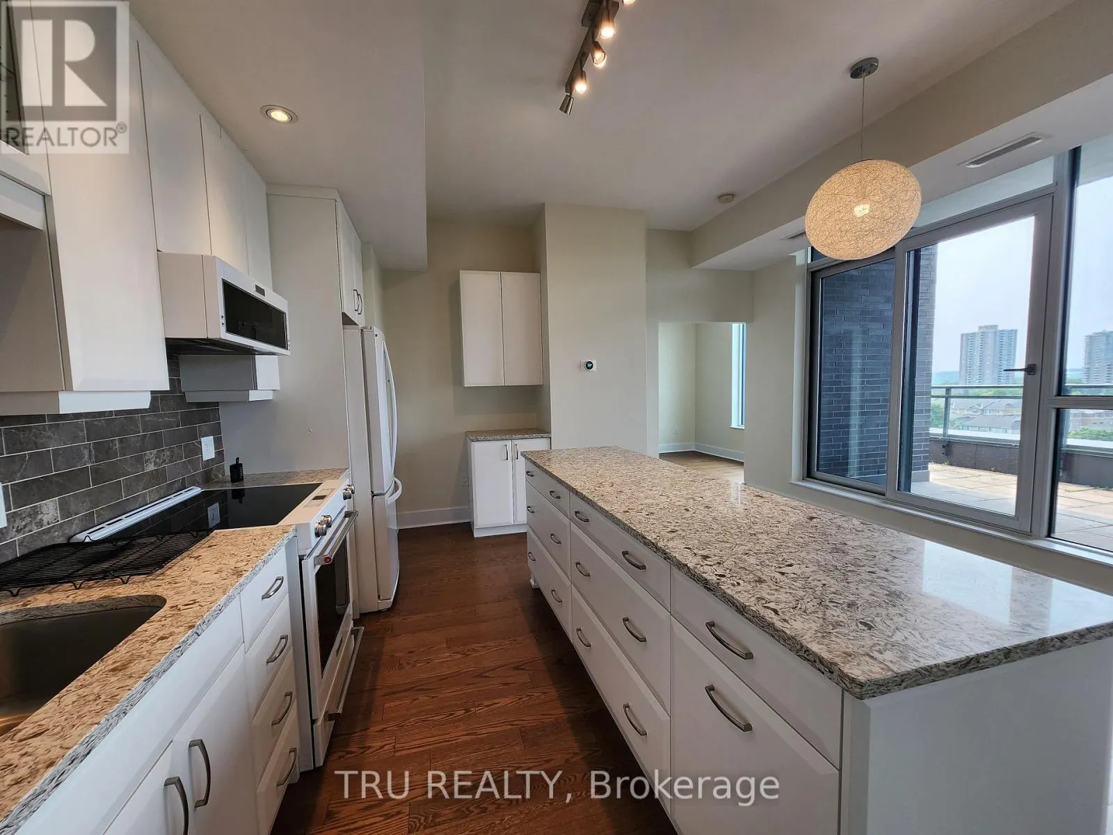 609 - 101 RICHMOND ROAD