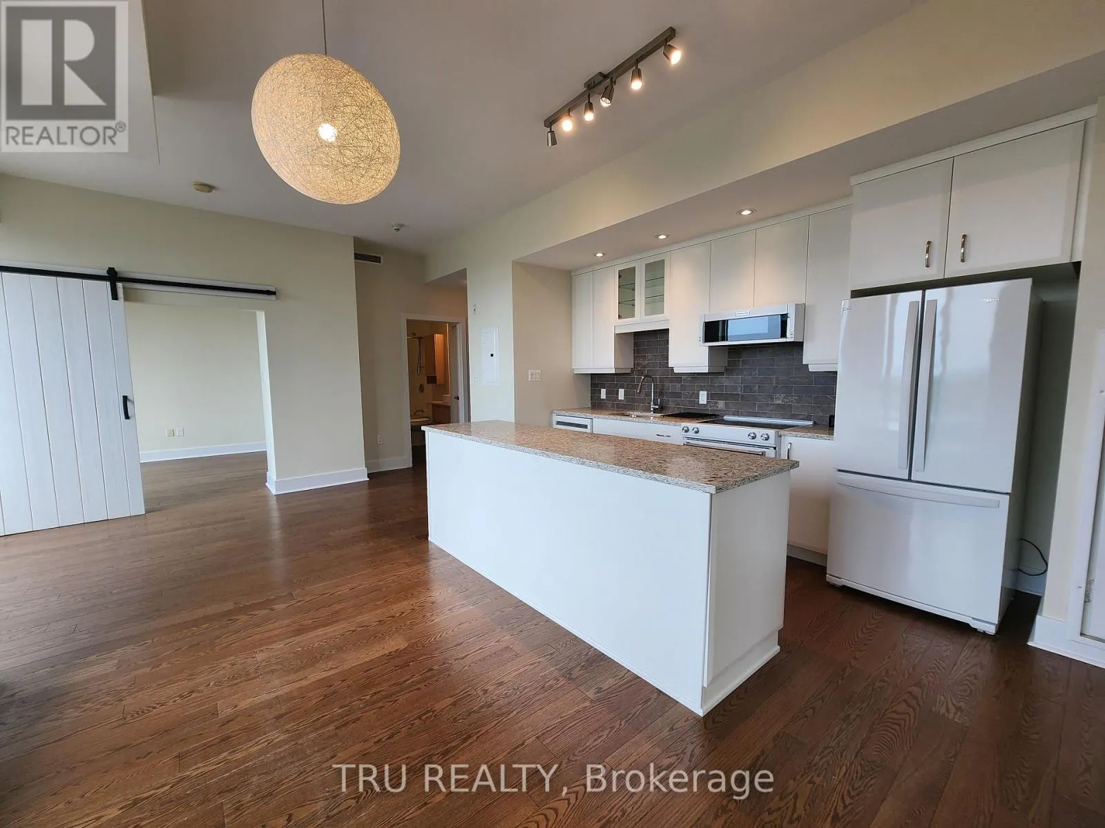609 - 101 RICHMOND ROAD