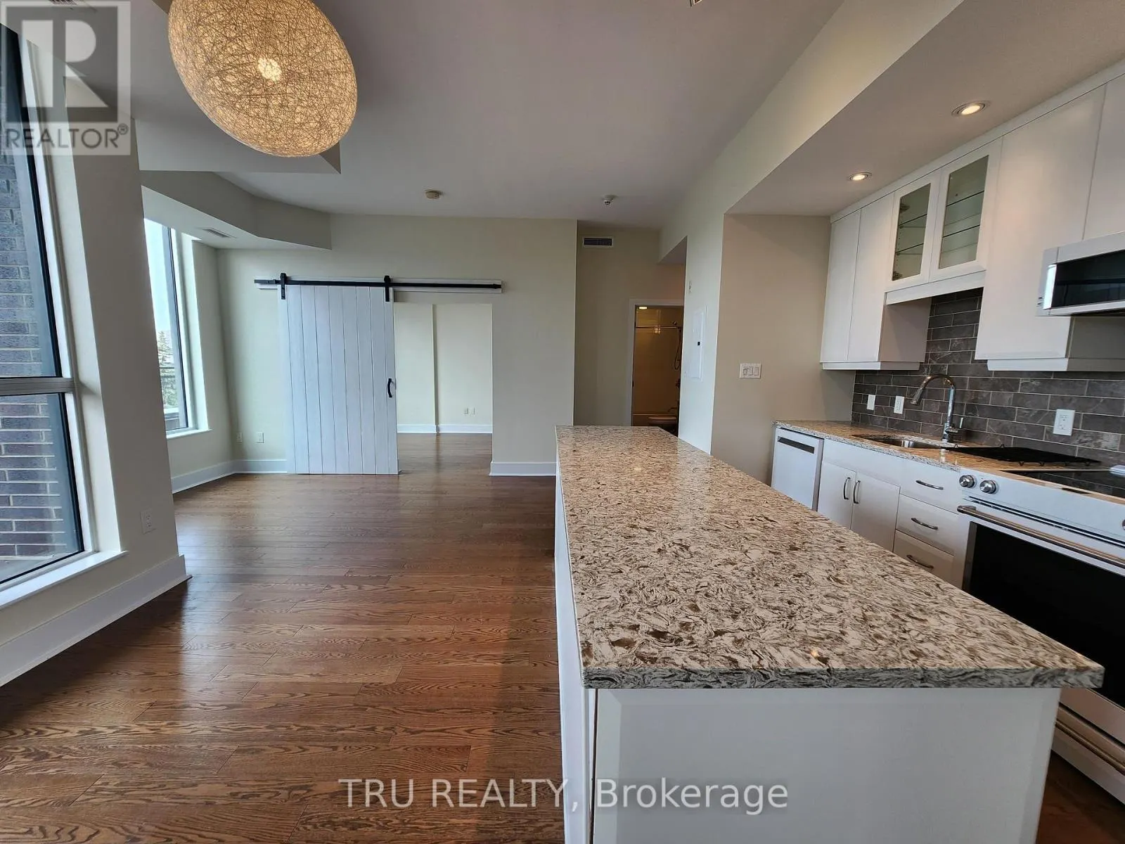 609 - 101 RICHMOND ROAD