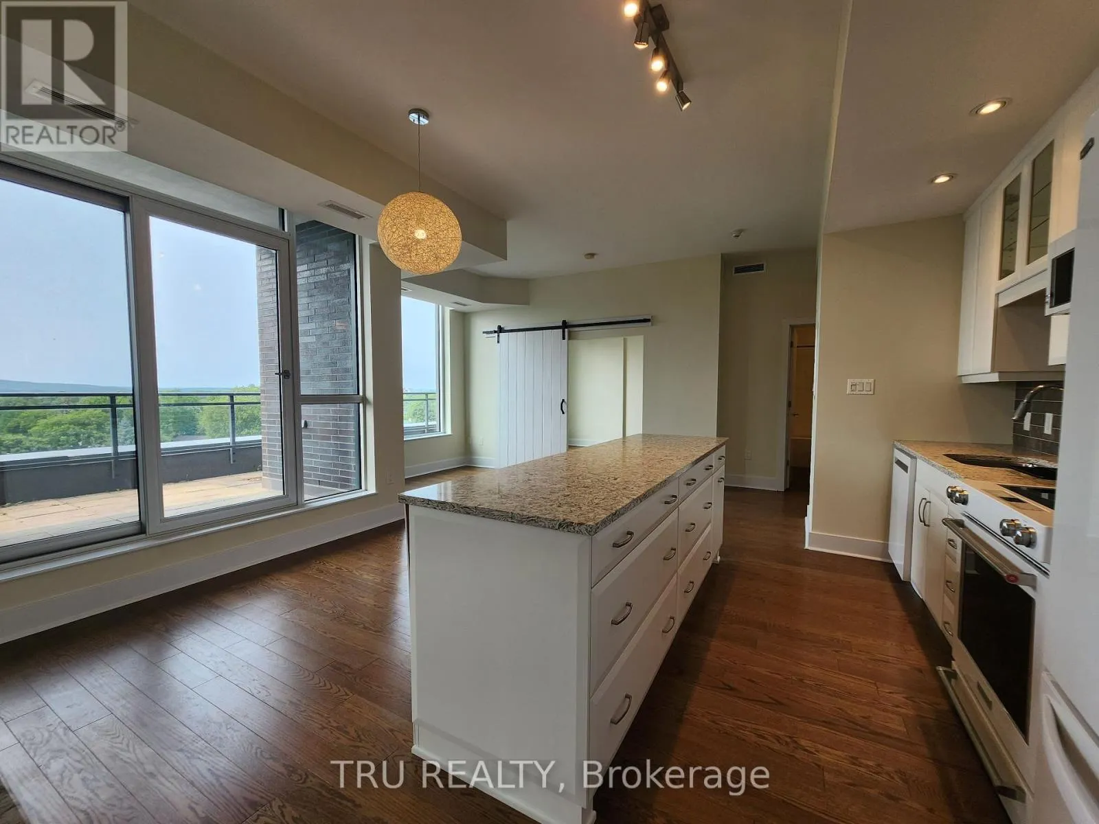 609 - 101 RICHMOND ROAD
