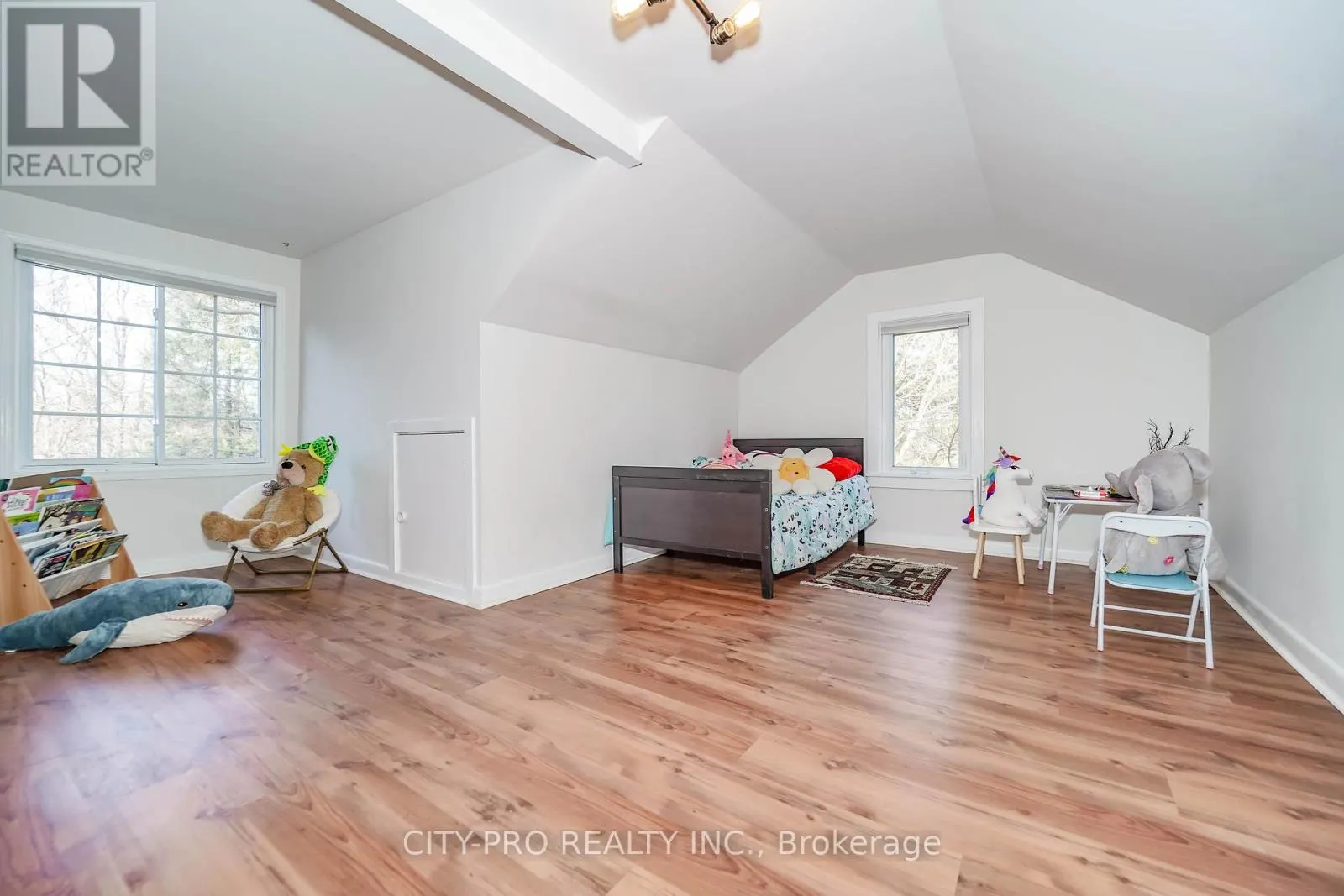 443 5TH CONCESSION ROAD W