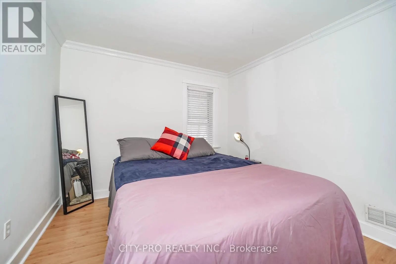443 5TH CONCESSION ROAD W