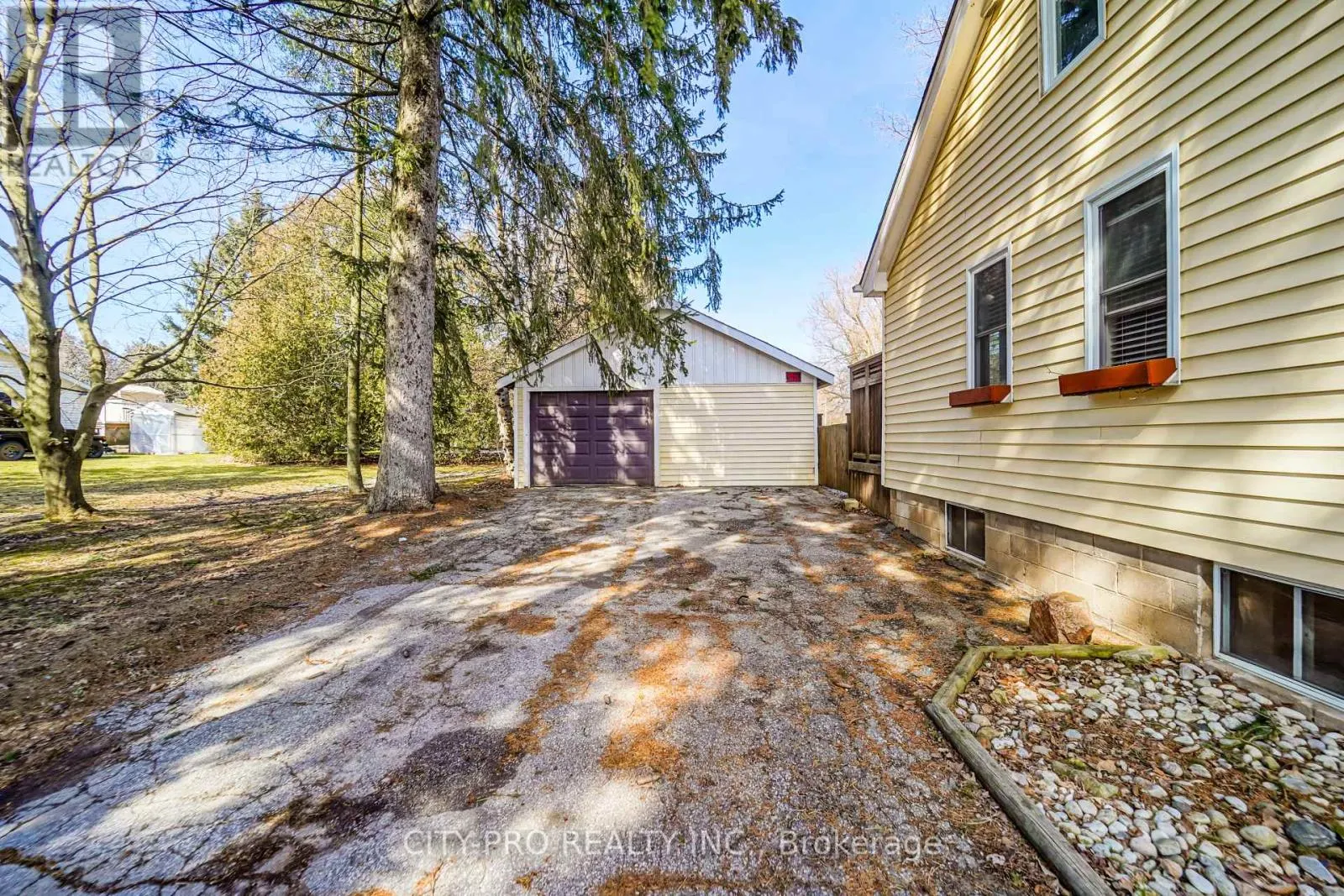 443 5TH CONCESSION ROAD W