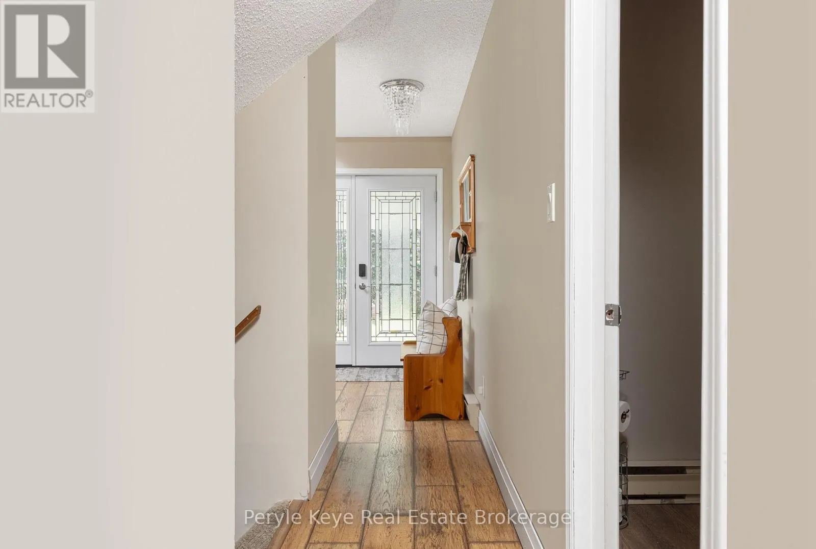 8 SHAW CRESCENT